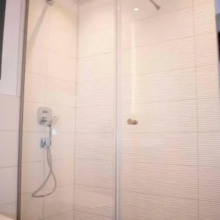 Διαμέρισμα Luxury Cozy 2 Bdr Downtown Apt.1 *