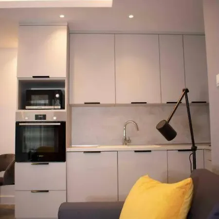 Διαμέρισμα Luxury Cozy 2 Bdr Downtown Apt.1 *