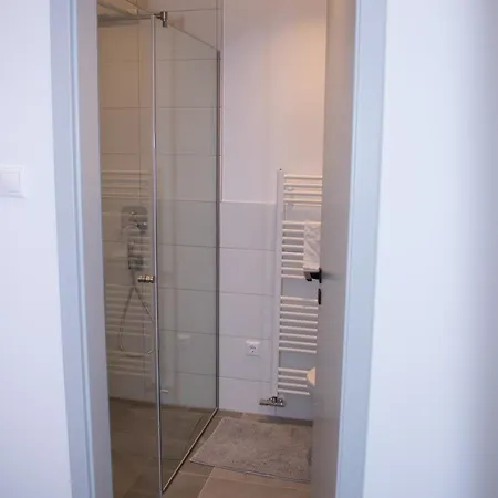 Luxury Cozy 2 Bdr Downtown Apt.1 *